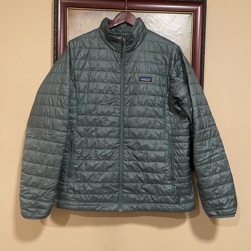 Patagonia women’s  goose down jacket sz XL